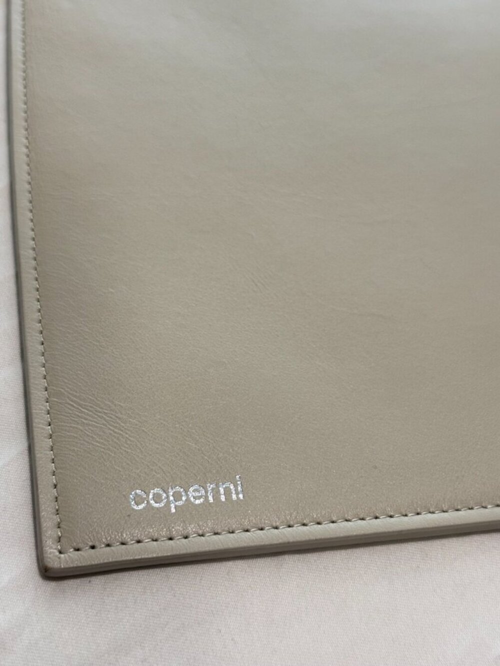 Coperni Heart Medium Shoulder Bag Beige Taupe Calfskin SS 2024 - Picture 6 of 10